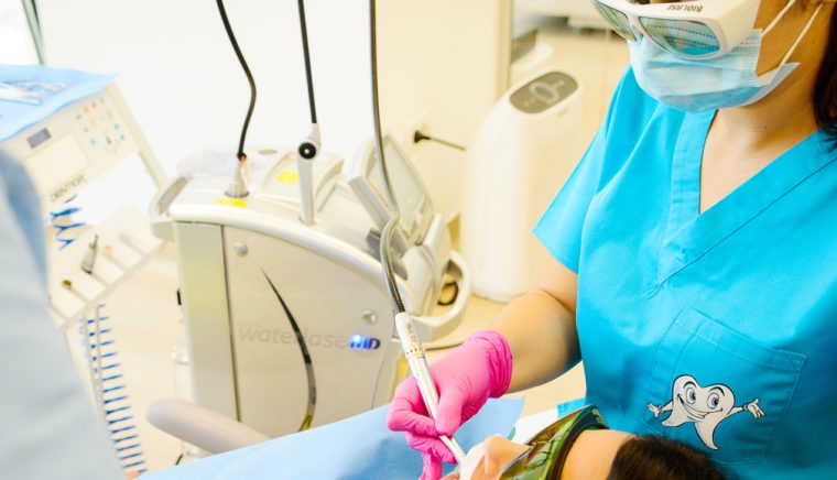 Clinica de medicină dentară Dr. TEO – Zâmbim oricând împreună! Sângerările gingivale în timpul periajului dentar