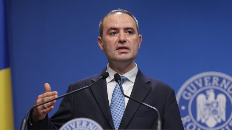 Taxă pentru coletele din afara UE. Anunțul ministrului Finanțelor