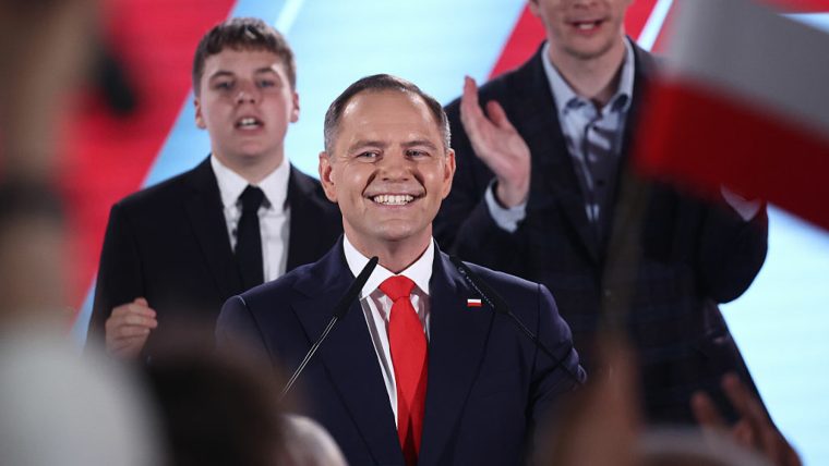 Președintele Poloniei începe mandatul cu o inițiativă pro-familie: scutire de impozit pentru părinții cu doi sau mai mulți copii