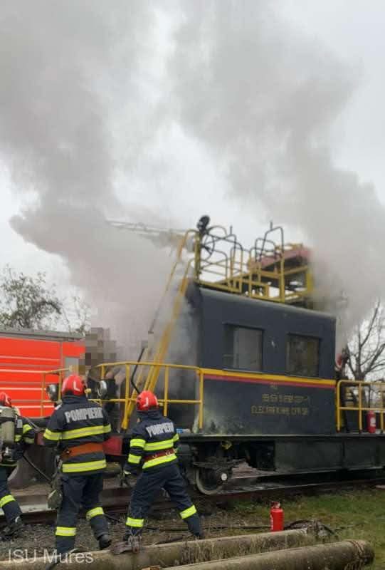 Un incendiu pe calea ferată a întârziat trenurile în drum spre mare