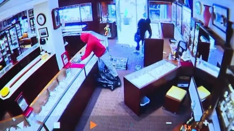 Ceasuri şi diamante de 2 milioane de dolari, furate în 90 de secunde!  