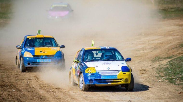 Argeș. Accident grav la rally-cross! Doi spectatori, loviți de o roată desprinsă, duși la spital; unul e în comă