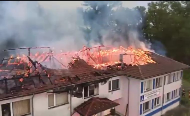 Incendiu mistuitor la o clădire pe Depozitelor