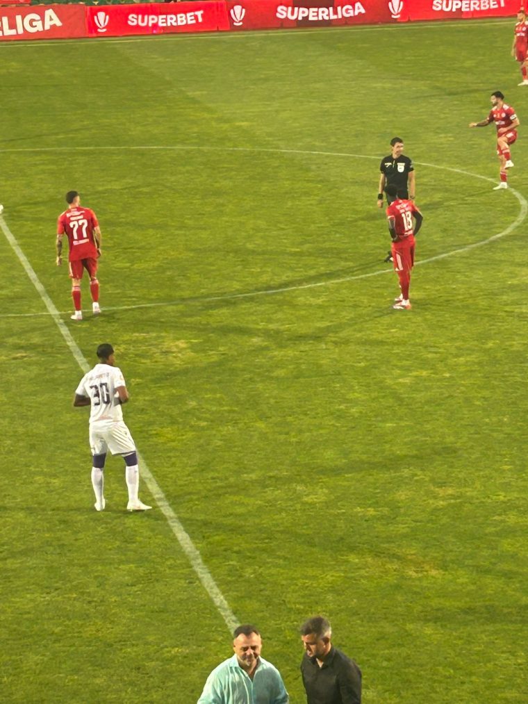 Mircea Stan a dat lovitura de începere a meciului FC Argeș – Oțelul Galați