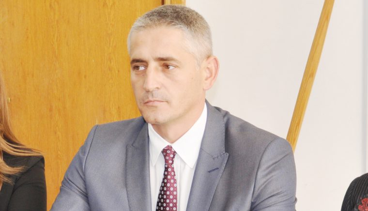 „Generalul” Tudosoiu explică procesul de comasare a şcolilor din Argeş pe înţelesul tuturor