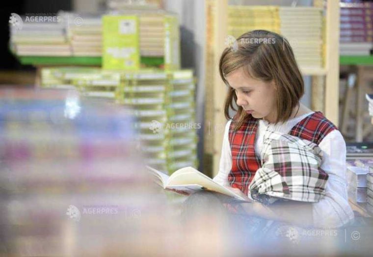 Danemarca vrea să elimine TVA la cărți! „Criza lecturii s-a agravat”