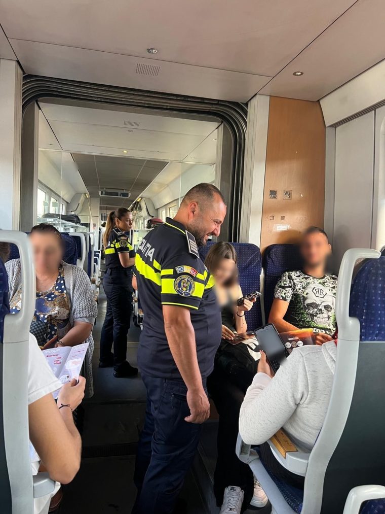 S-au trezit cu polițiștii în tren, la Pitești