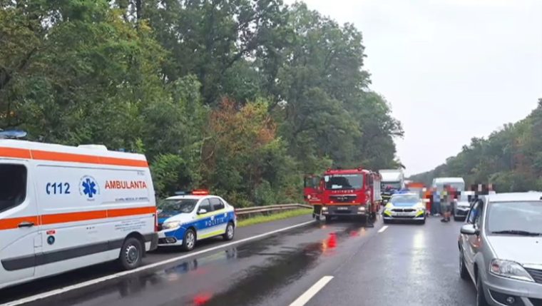 Noi detalii terifiante în cazul tragediei de pe autostradă. Cei doi tineri care s-au aruncat îmbrățișați în fața tirului au fost identificați: trăiau o iubire interzisă