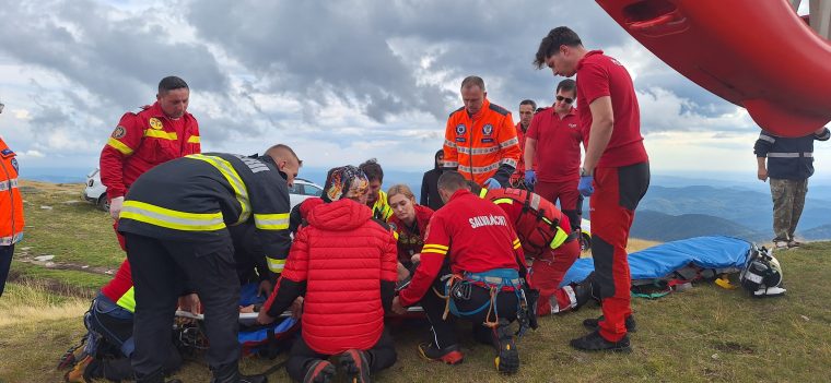 Tragedie în Argeș. Mașină căzută în prăpastie. Patru morți