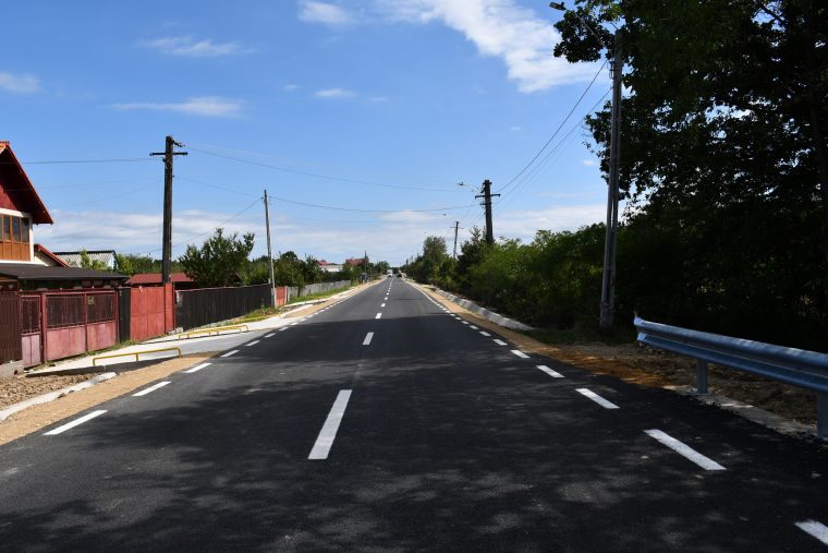 S-a reabilitat drumul județean din Cuca. Face legătura cu Vâlcea