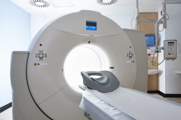 O studentă la Drept de 22 de ani a murit după un CT