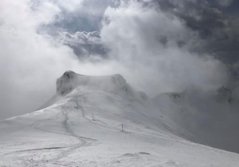 Ninsoare de august în Bucegi. Ce spun meteorologii