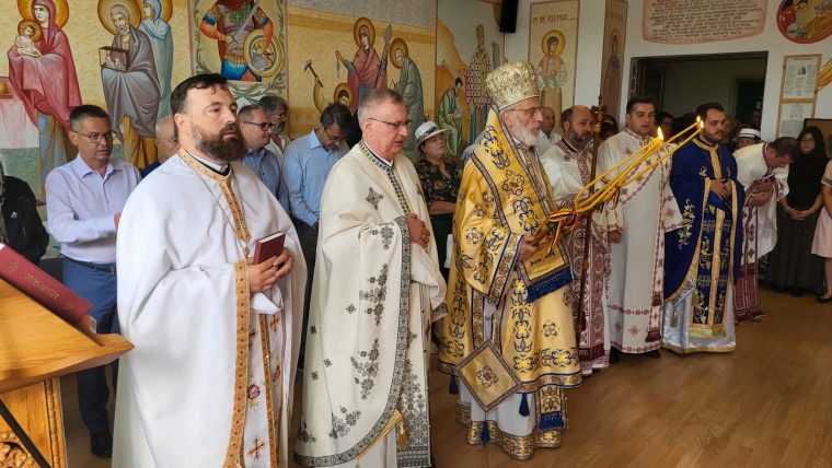 Arhiepiscopul Calinic Argeșeanul a sfințit Icoana Maicii Domnului „Sporirea Minții” la Paraclisul Universitar din Pitești
