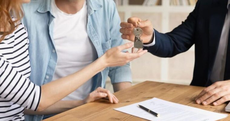 Proprietarii care îşi închiriază locuinţele, obligaţi să aibă casă de marcat din 2026