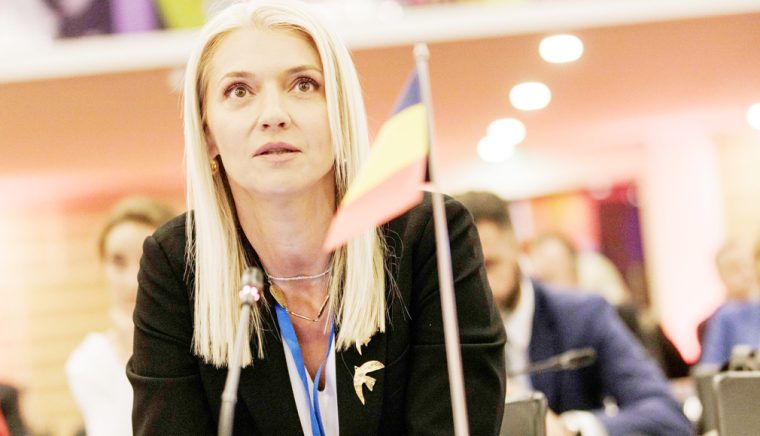 Premieră în Parlamentul României. O comisie în sprijinul celor vulnerabili, condusă de Alina Gorghiu