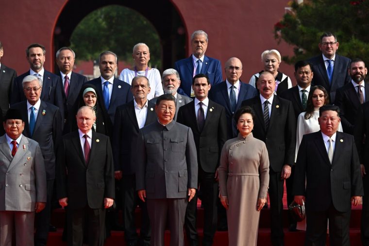 Adrian Năstase și Viorica Dăncilă, prezenți la „summitul dictatorilor” de la Beijing