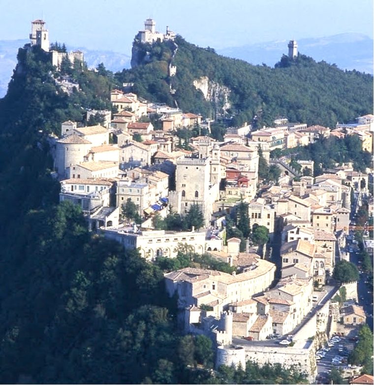 3 Septembrie 301: Este fondat statul San Marino, cea mai mică și mai veche republică existentă încă