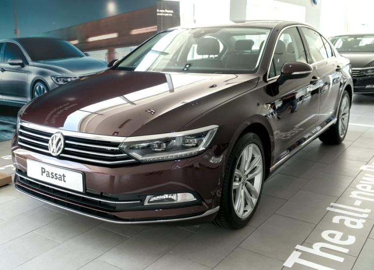 Audi A6 și Passat se confruntă cel mai des cu fraudarea kilometrajului