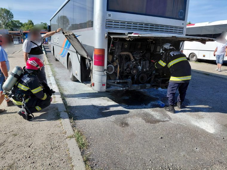 Un autobuz a luat foc în Autogara Sud din Pitești