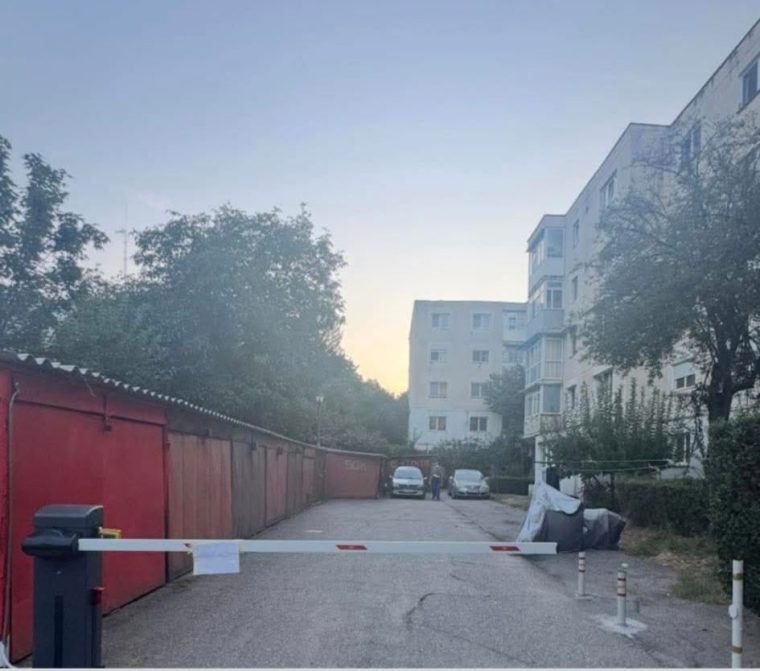 Barieră montată ilegal în cartierul Trivale – amendă usturătoare
