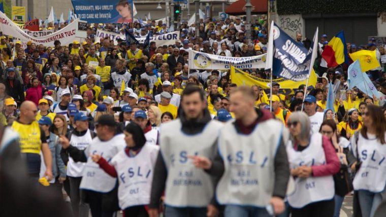 Scrisoarea sindicaliștilor din învățământ către directori și inspectori: „nu-i amenințați pe cei care luni vor mărșălui!”
