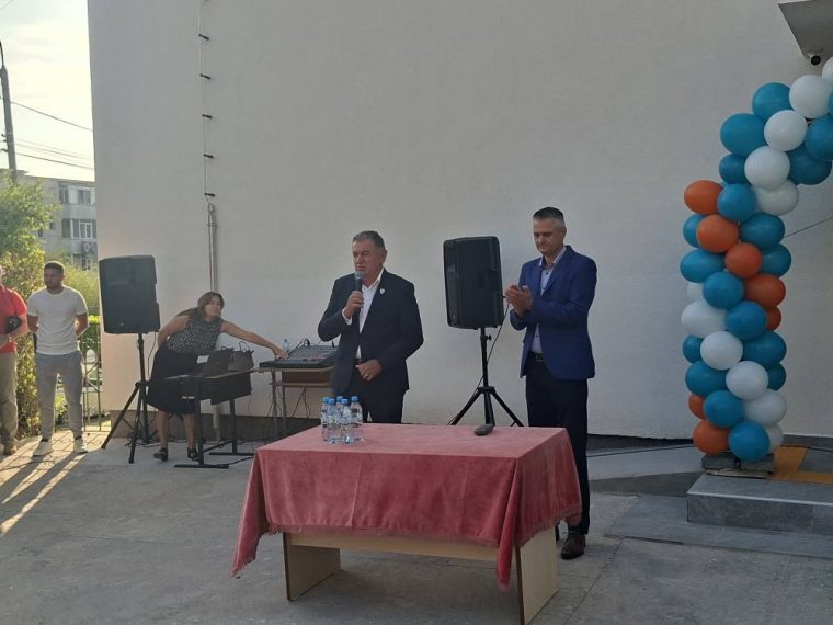 Primarul Piteștiului, Cristian Gentea, în prima zi de școală: „tehnologie, mobilier modern și materiale didactice în 46 de unități de învățământ”