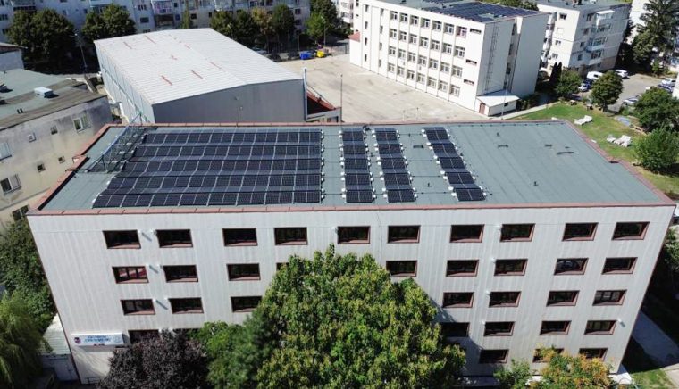 Mobilier nou şi panouri fotovoltaice la Şcoala „Liviu Rebreanu” din Mioveni