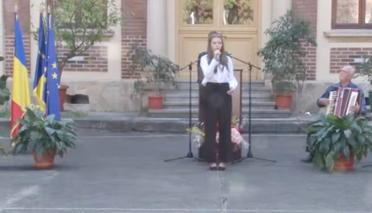 Splendidă formă de protest la „Carol I” Câmpulung! S-a intonat Imnul Regal