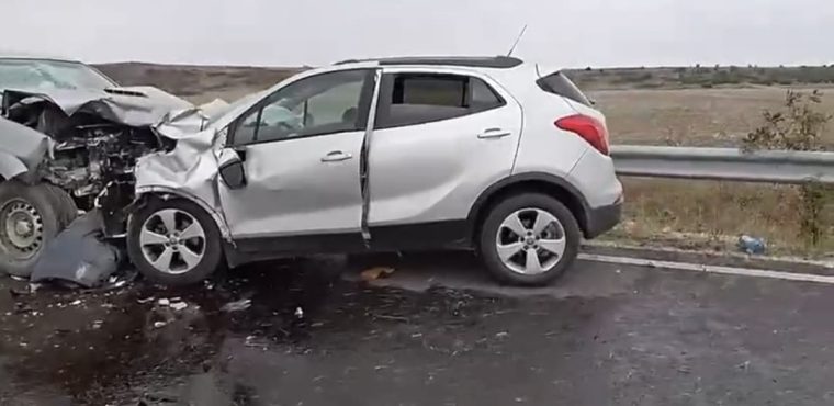 Accident cu opt victime în Argeș. Un bărbat a murit