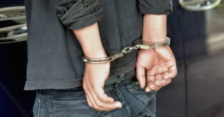 Câmpulung. Tânăr de 20 de ani reținut după ce i-a luat telefonul unui puști de 17 ani