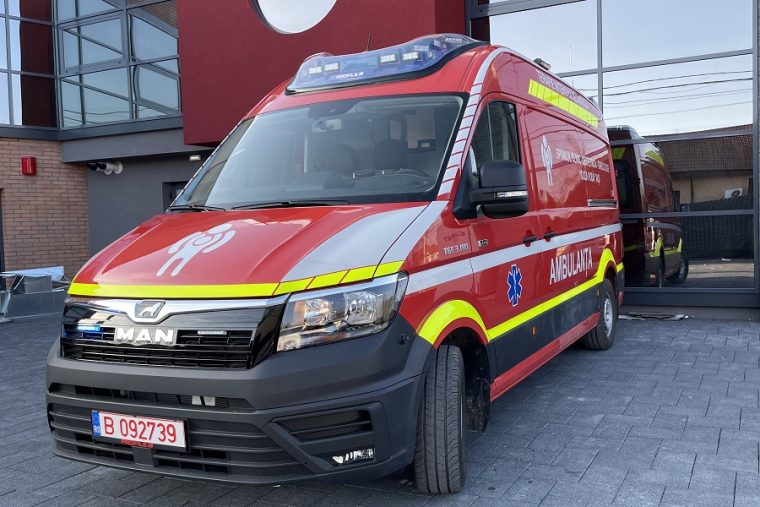 3 maşini cu numere româneşti, lovite de un camion în Bulgaria. Doi oameni au murit