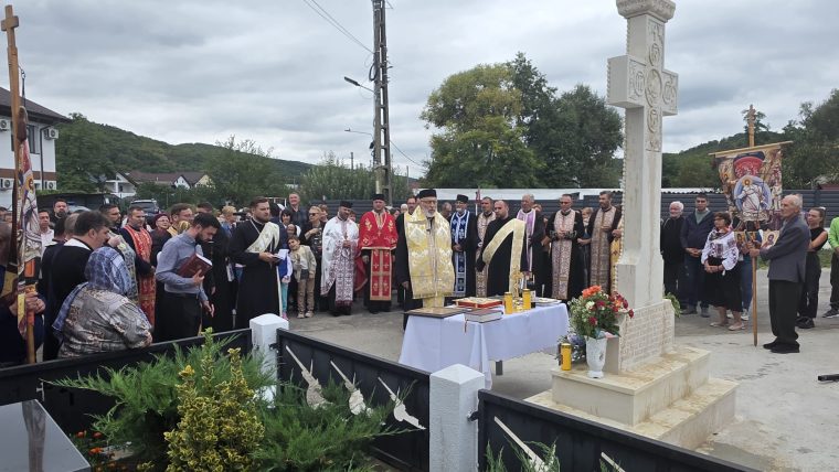 ÎPS Calinic, slujbă de sfinţire la Crucea de la Miceşti. Pomenirea Eroilor