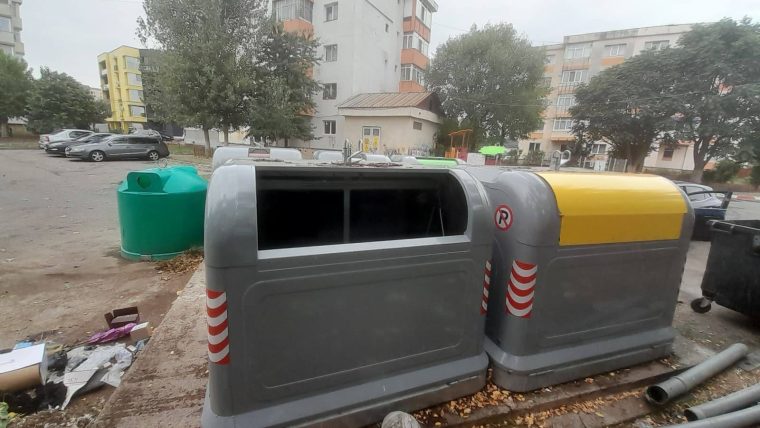 Vandalism la Mioveni, la insula ecologică din apropierea Pieței „Dacia”