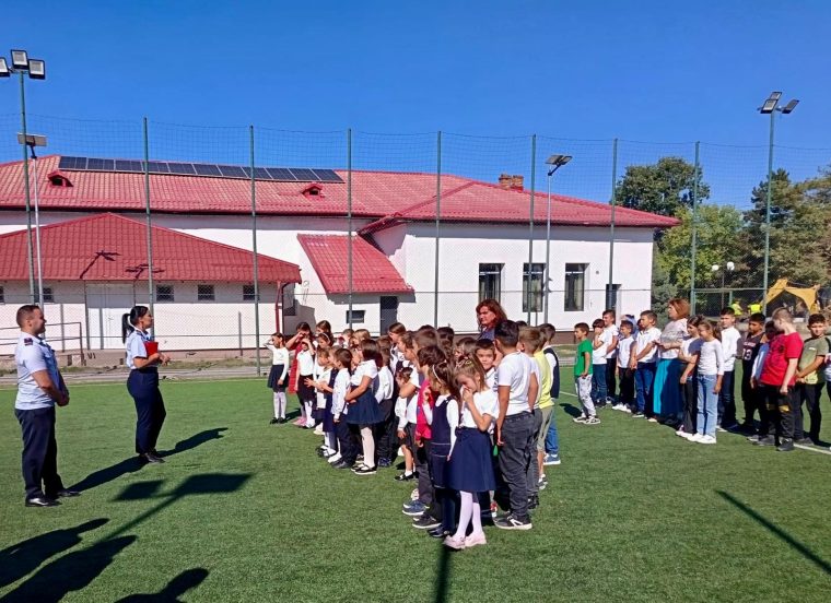 Elevii din Oarja, învățați cum să reacționeze la cutremur