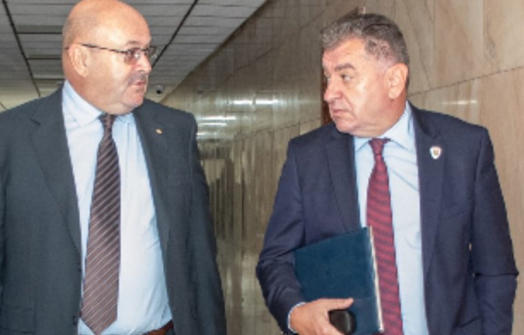 Câți angajați ar trebui să dea afară Primăria Pitești și CJ Argeș