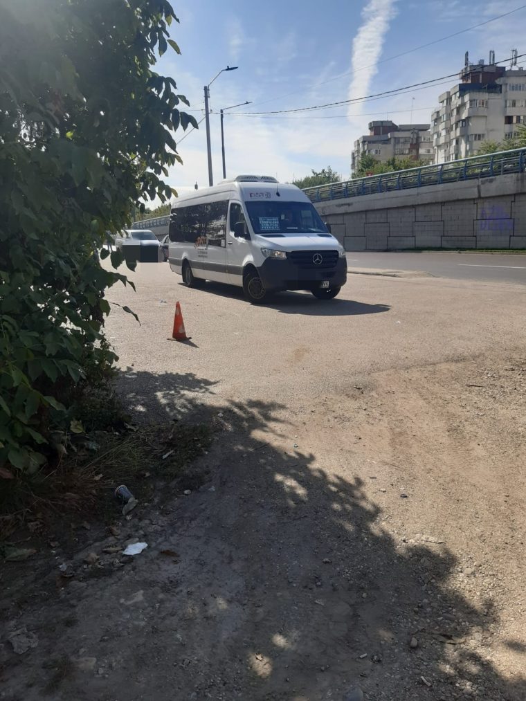 Pitești. Firme de maxi-taxi, amendate de Poliția Locală