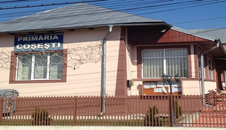 Două străzi sunt reabilitate din fonduri proprii la Coşeşti