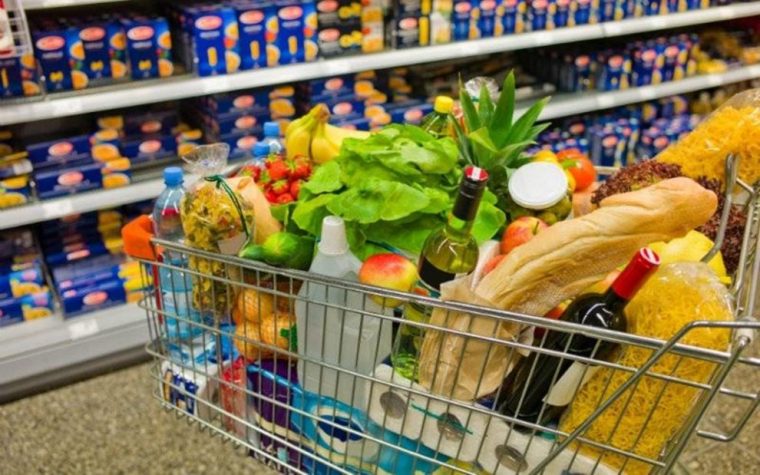Guvernul a prelungit cu 6 luni plafonarea adaosului comercial la alimentele de bază