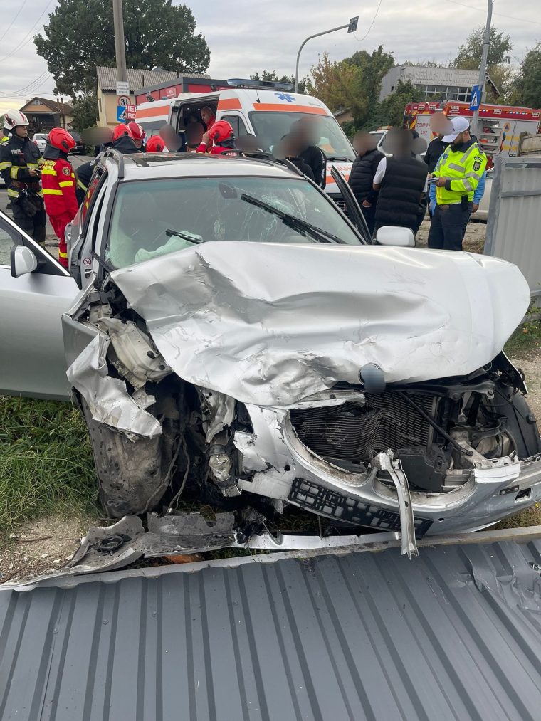Accident la Pitești, cu trei răniți, între care un copil