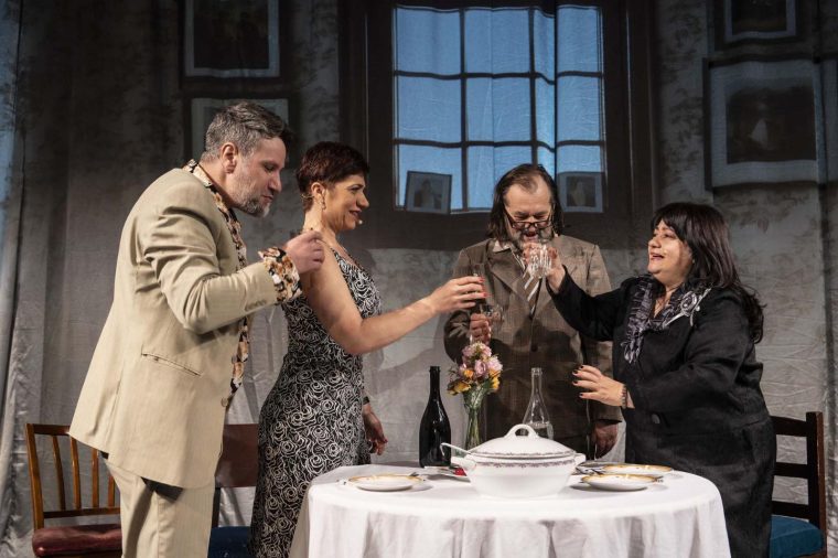 Spectacol de revistă la Pitești. O fantezie despre iubire, ritm și magie