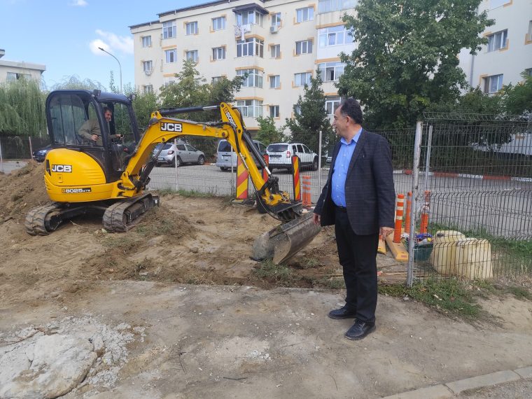 Mioveni. Au început lucrările la noua zonă de agrement de la blocurile R3-R4