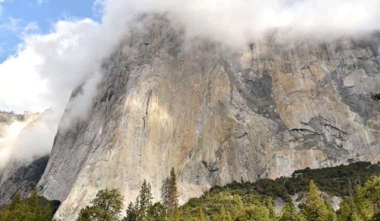 Alpinist de 23 de ani mort după ce a căzut de la 700 de metri