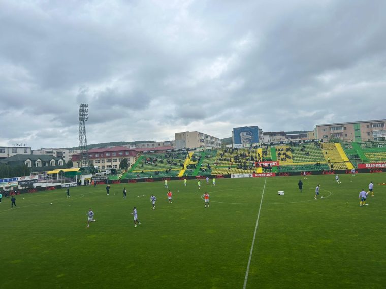 FC Argeș – Petrolul, astăzi, de la ora 17.30, în etapa a 12-a din SuperLiga! Piteștenii au ieșit la încălzire în urmă cu câteva minute