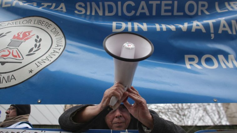 Sindicatele din Educație: „Considerăm că ceea ce face Executivul este fără precedent și că România nu mai este un stat de drept! Suntem în plină dictatură guvernamentală“