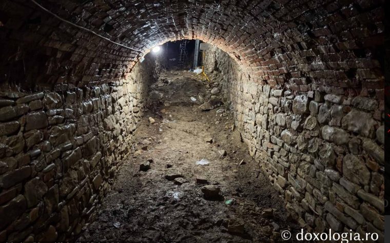Tunel subteran din epoca lui Ștefan cel Mare, descoperit la Mănăstirea Neamț