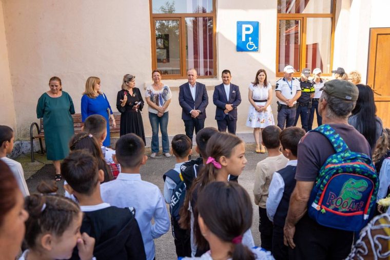Promisiunea primarului Nicolae Velcea: „Vom continua să investim în școli”