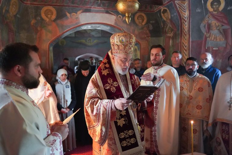 Schitul de la Brătășești și-a prăznuit sfinții ocrotitori