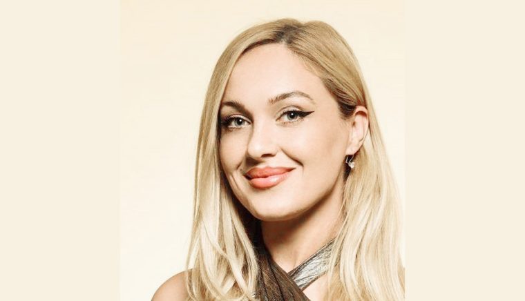 Piteşteanca Larisa Ştefan cântă la Filarmonica Piteşti