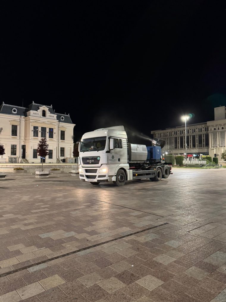Dezinsecție la Pitești, joi noapte, cu tunuri de vapori