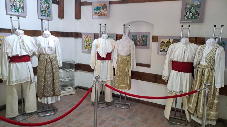  Expoziție de excepție. „Costume tradiționale de nuntă din Argeș – miri și mirese” la Muzeul Golești